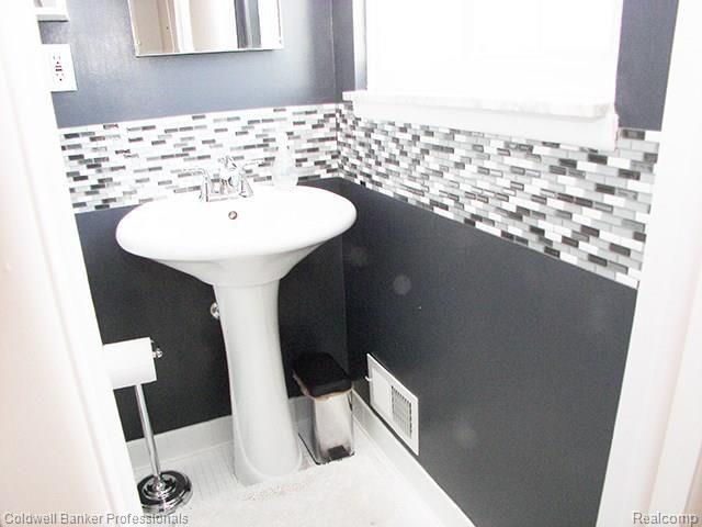 16353 Levan Road Livonia, MI 48154 - Photo 20 of 36 Master Basth