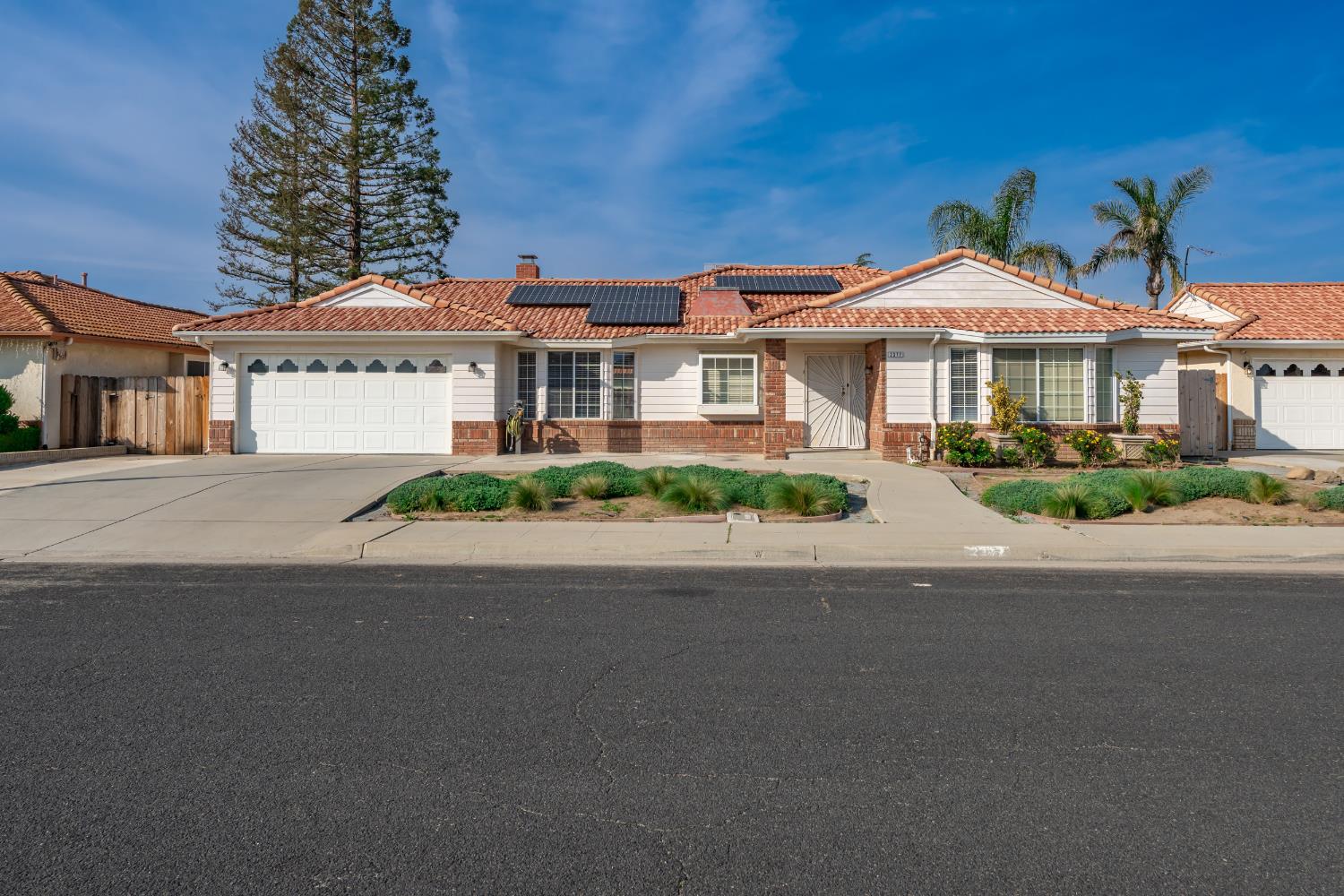 2377 Frederick Way Madera, CA 93637 - Photo 1 of 36