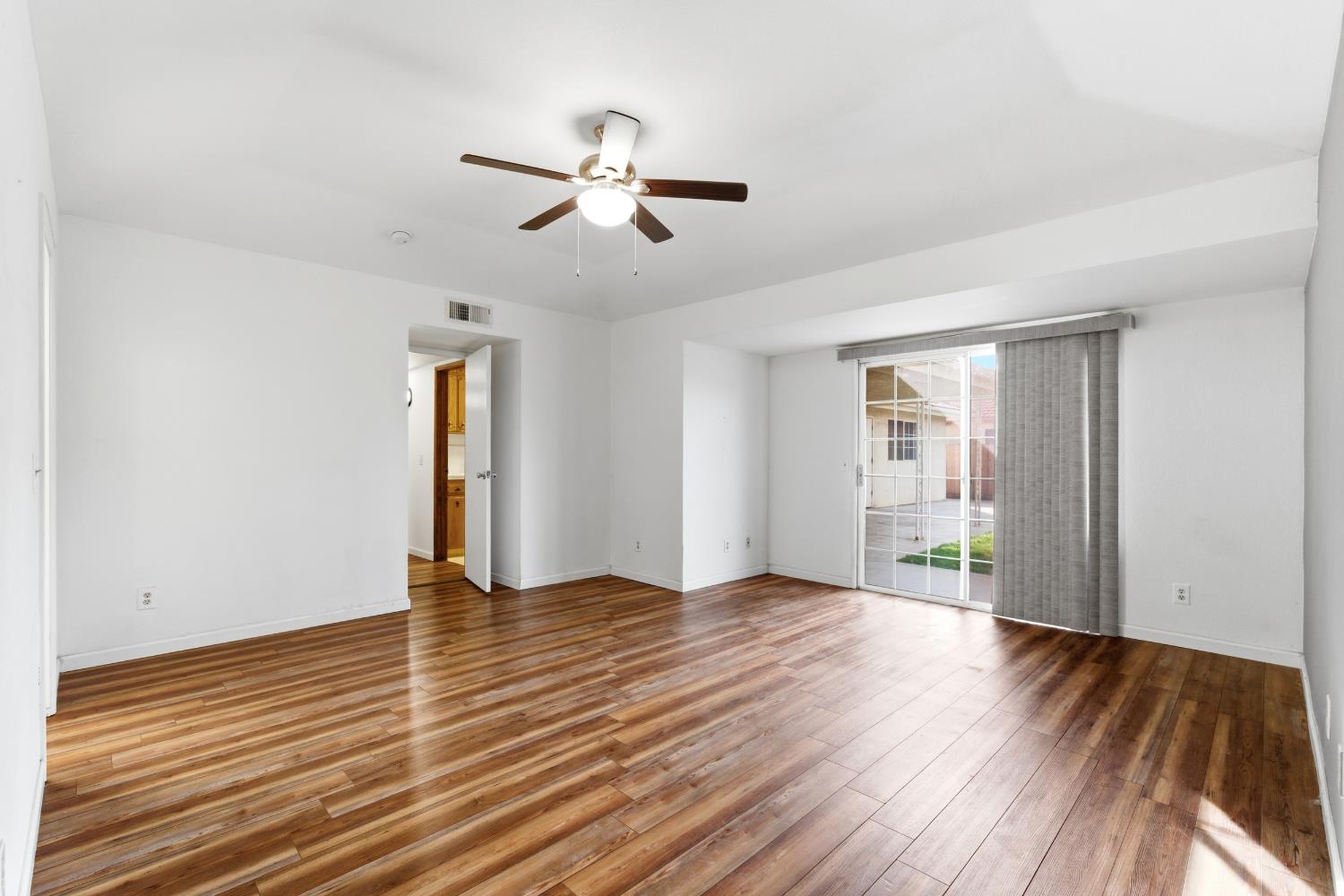 2377 Frederick Way Madera, CA 93637 - Photo 16 of 36