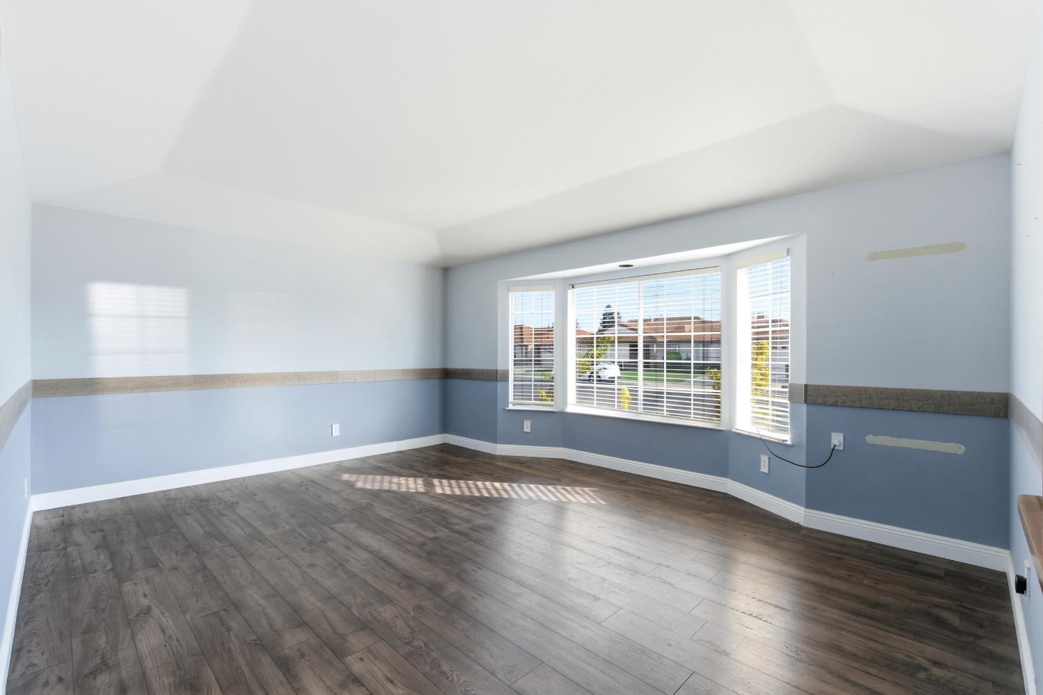 2377 Frederick Way Madera, CA 93637 - Photo 3 of 36