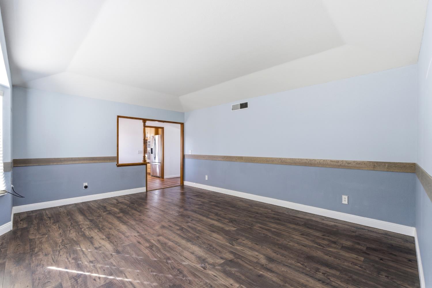 2377 Frederick Way Madera, CA 93637 - Photo 4 of 36