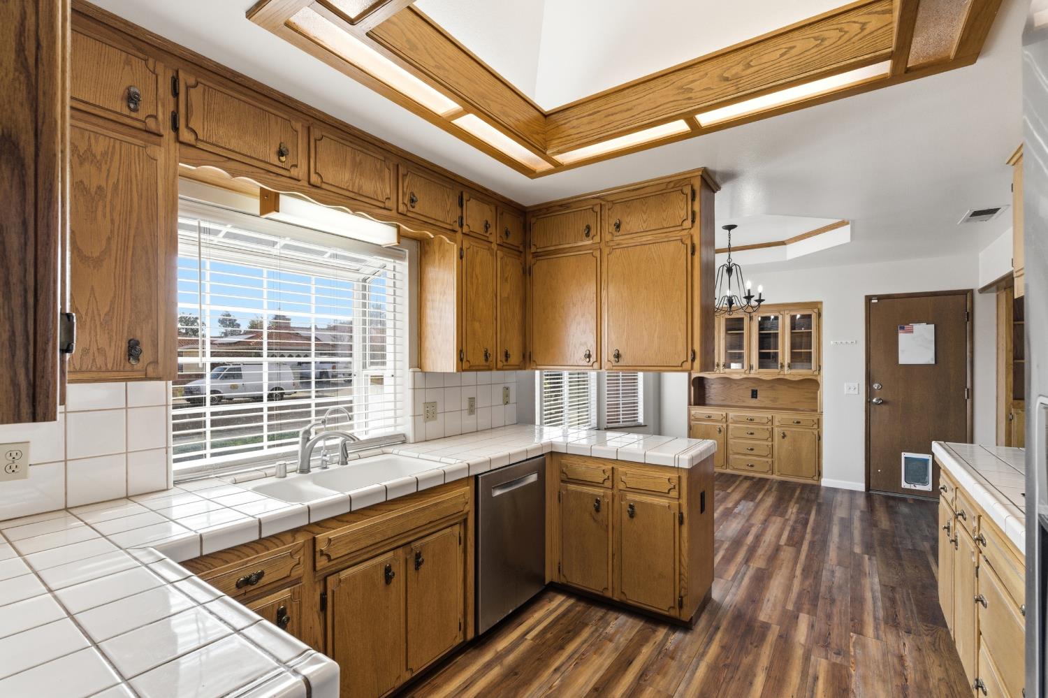 2377 Frederick Way Madera, CA 93637 - Photo 5 of 36