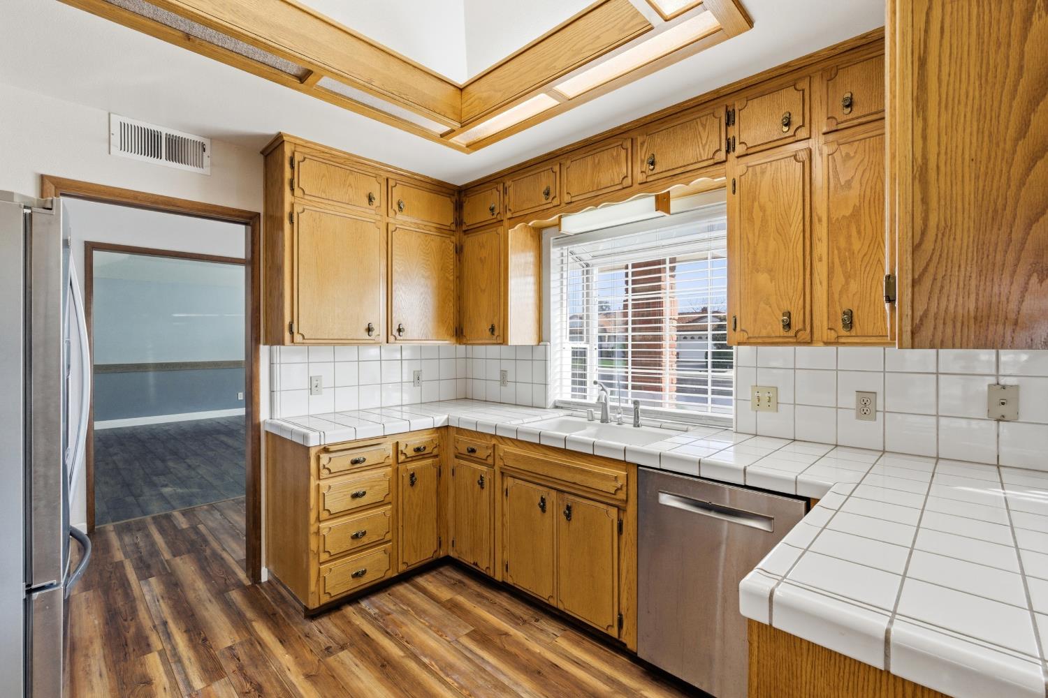 2377 Frederick Way Madera, CA 93637 - Photo 6 of 36