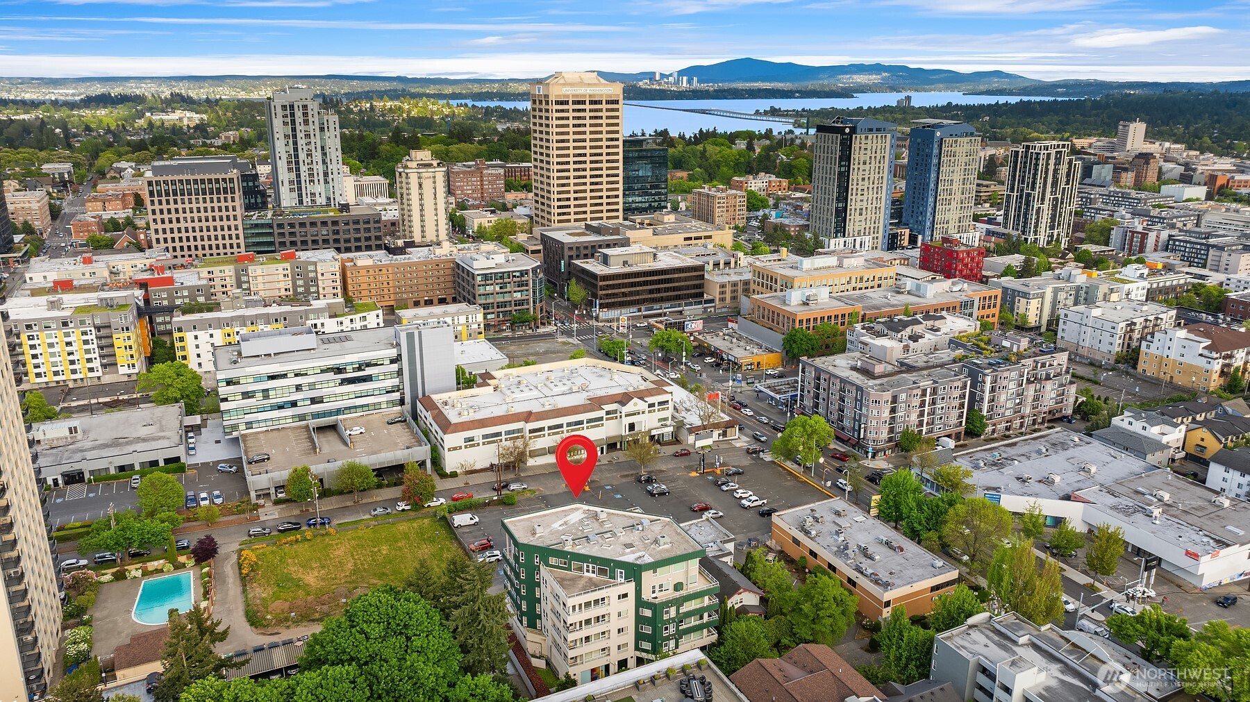 4528 8th Avenue Northeast, Unit 5A Seattle, WA 98105 - Photo 24 of 27 a view of a chairs and table in a patio
