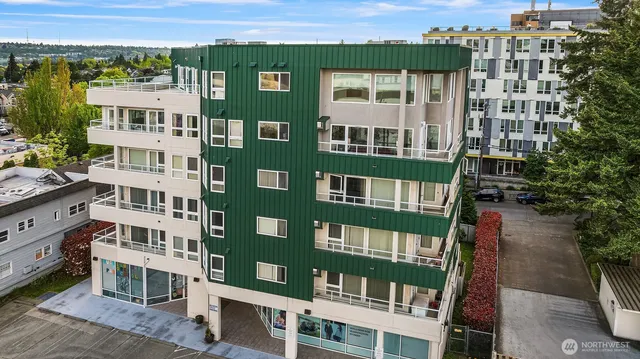 $4,500 | 4528 8th Avenue Northeast, Unit 5A, Seattle, WA 98105