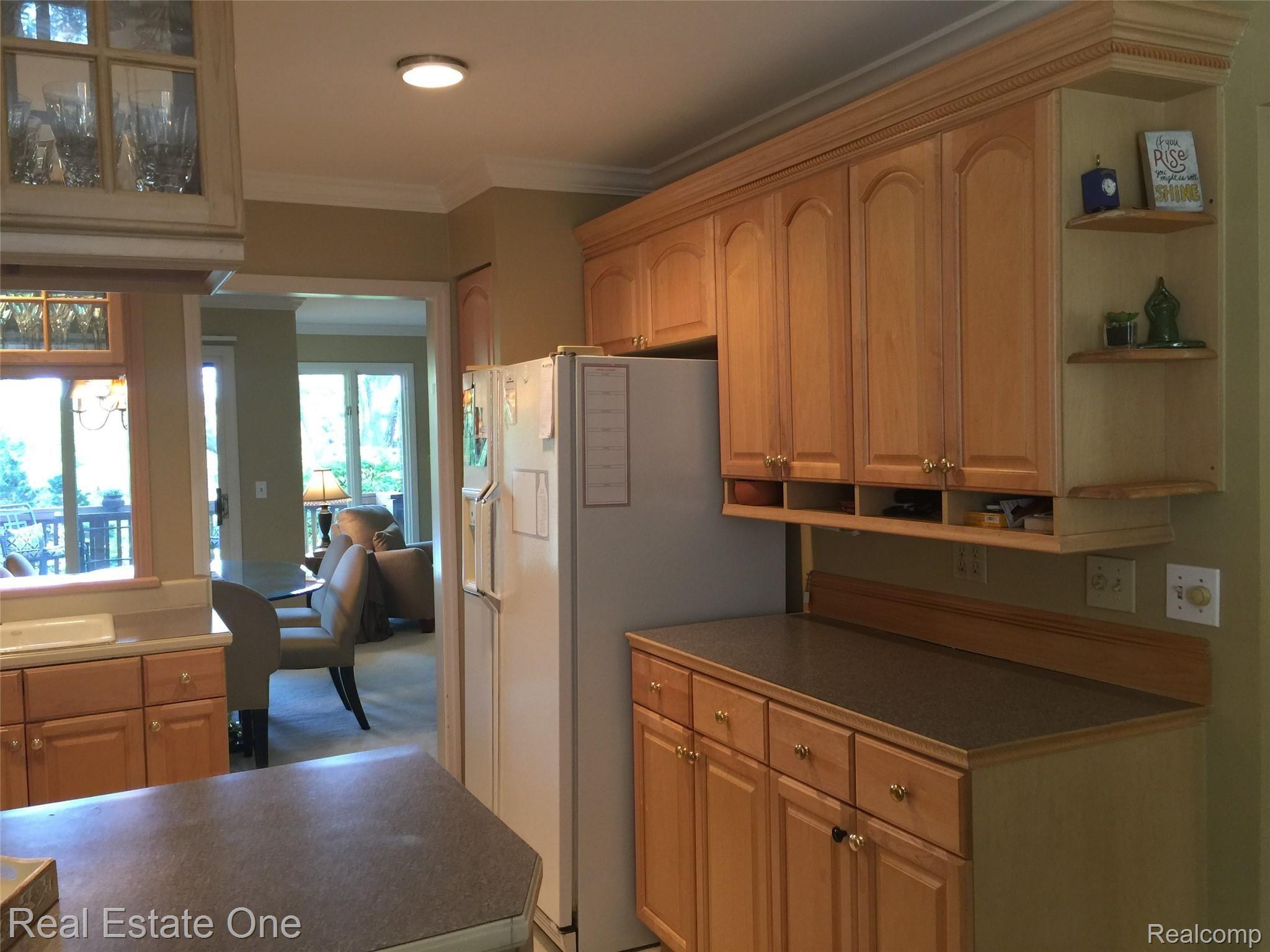 964 Golfview Court, Unit 10 Rochester, MI 48307 - Photo 11 of 41 kitchen07.JPG