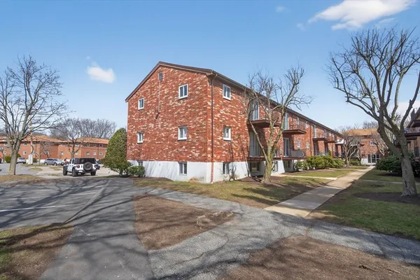 $2,600 | 20 Westgate Road, Unit 2, Boston, MA 02467