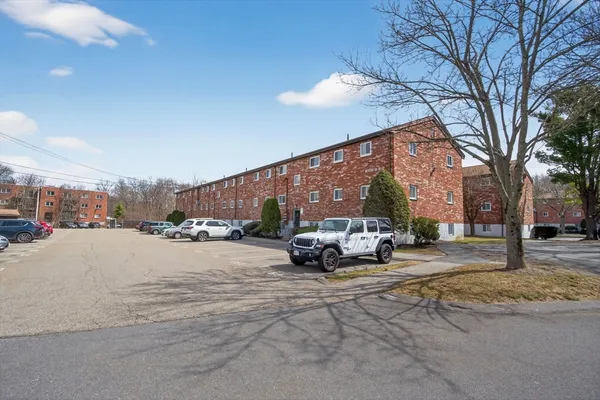$2,600 | 20 Westgate Road, Unit 2, Boston, MA 02467