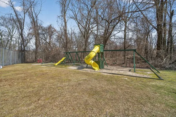 $2,600 | 20 Westgate Road, Unit 2, Boston, MA 02467