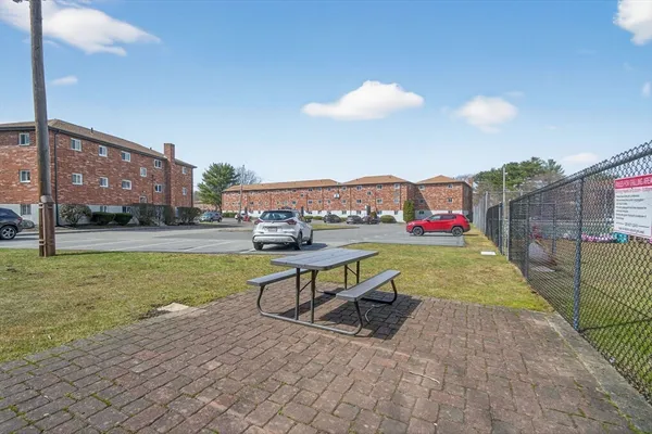 $2,600 | 20 Westgate Road, Unit 2, Boston, MA 02467