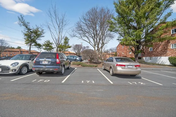 $2,600 | 20 Westgate Road, Unit 2, Boston, MA 02467