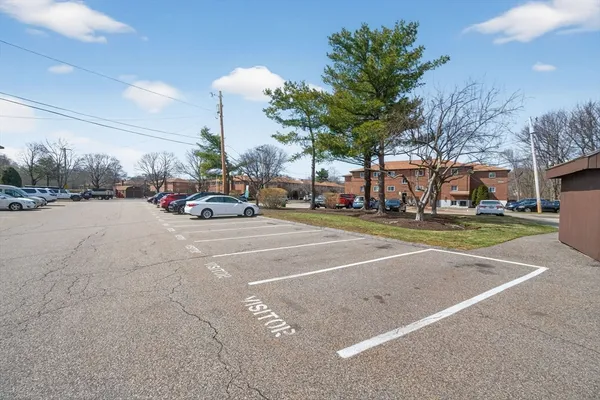 $2,600 | 20 Westgate Road, Unit 2, Boston, MA 02467