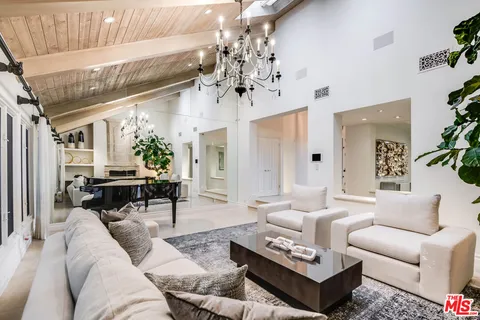 $4,995,000 | 19012 Dorlon Drive, Tarzana, CA 91356
