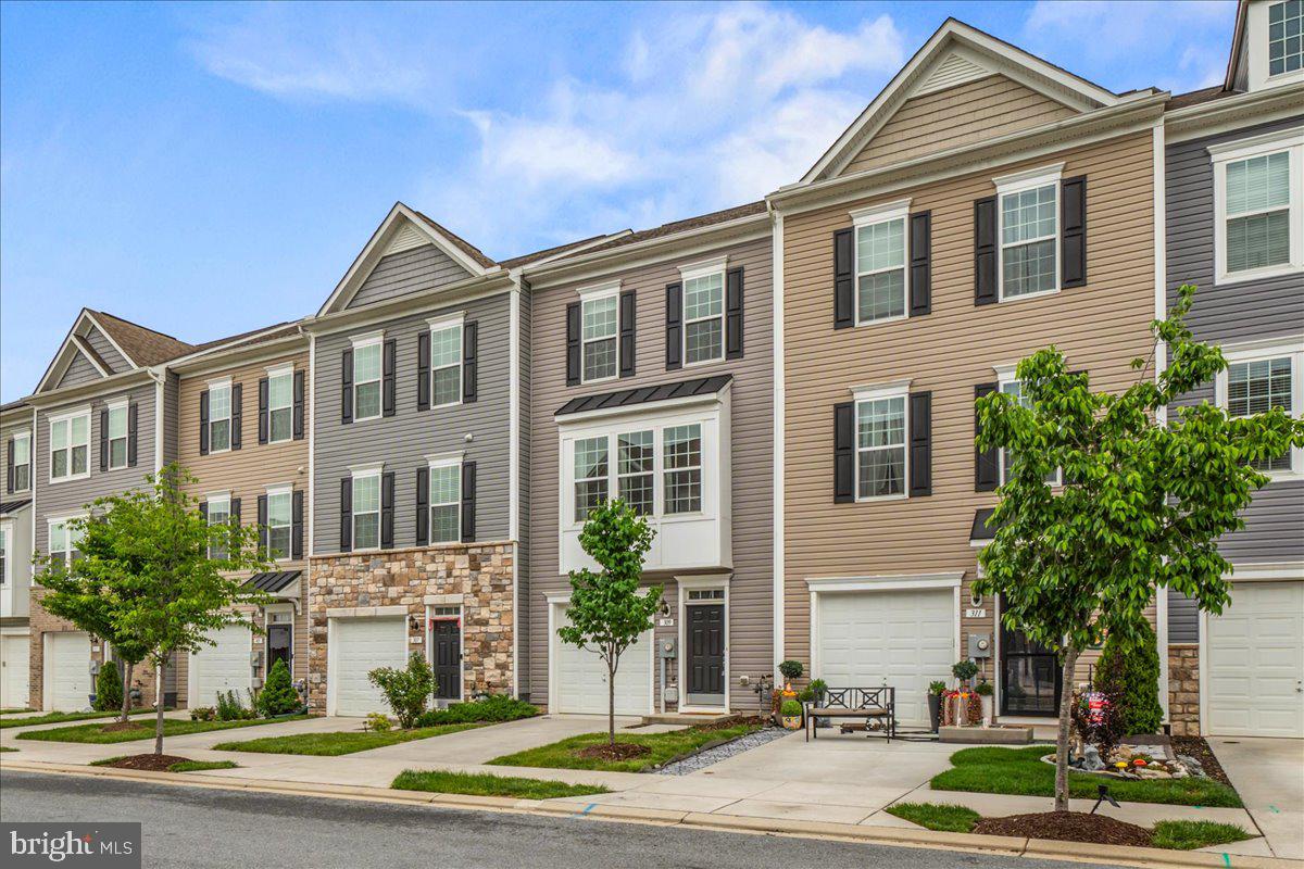 309 Spring Bank Way Frederick, MD 21701 - Photo 2 of 36