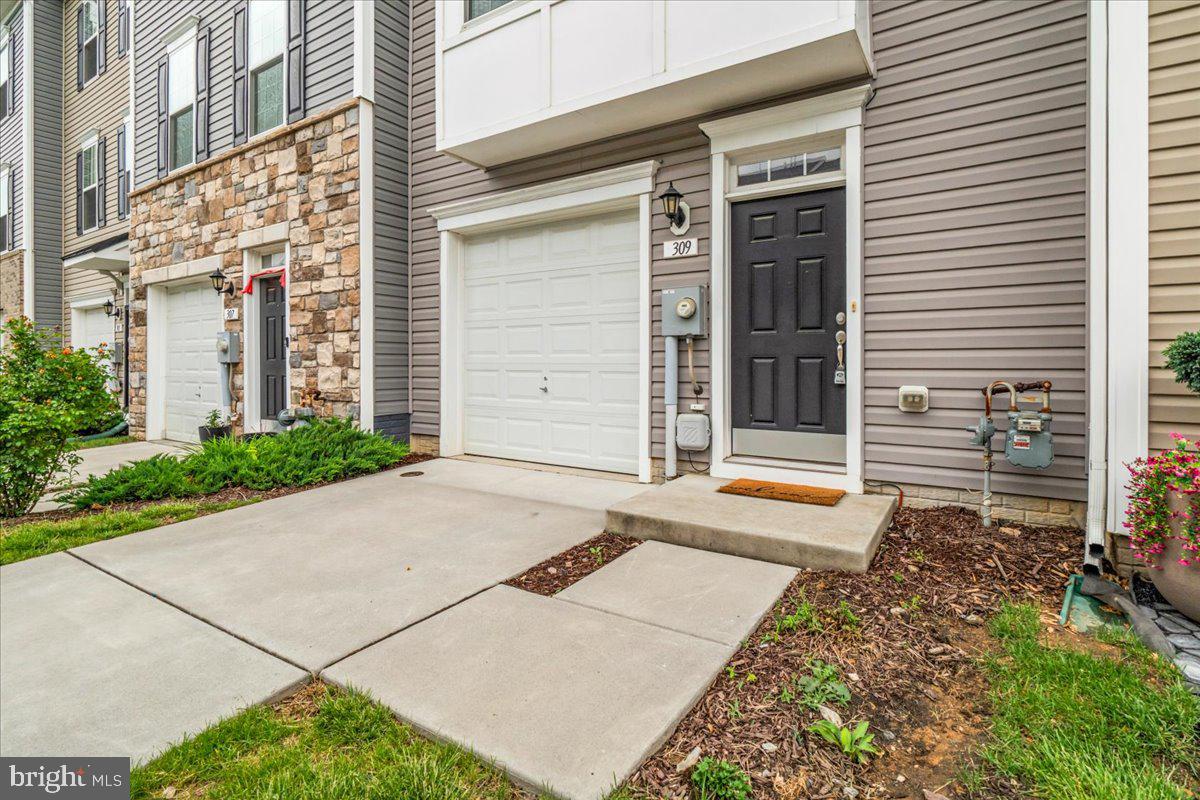 309 Spring Bank Way Frederick, MD 21701 - Photo 3 of 36