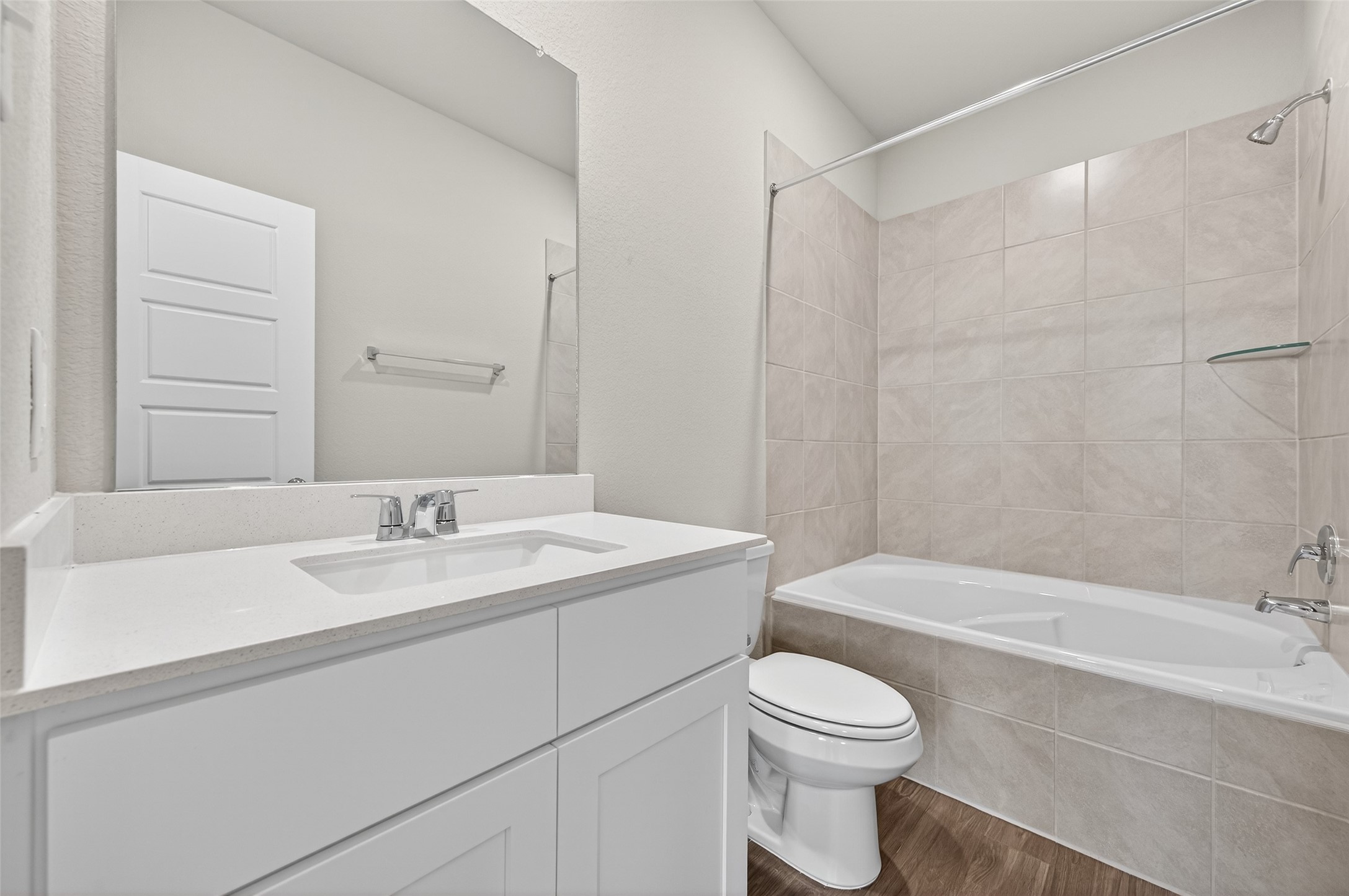 9259 Grace Rdg Drive Willis, TX 77318 - Photo 17 of 39 a bathroom with a sink a toilet and a bathtub
