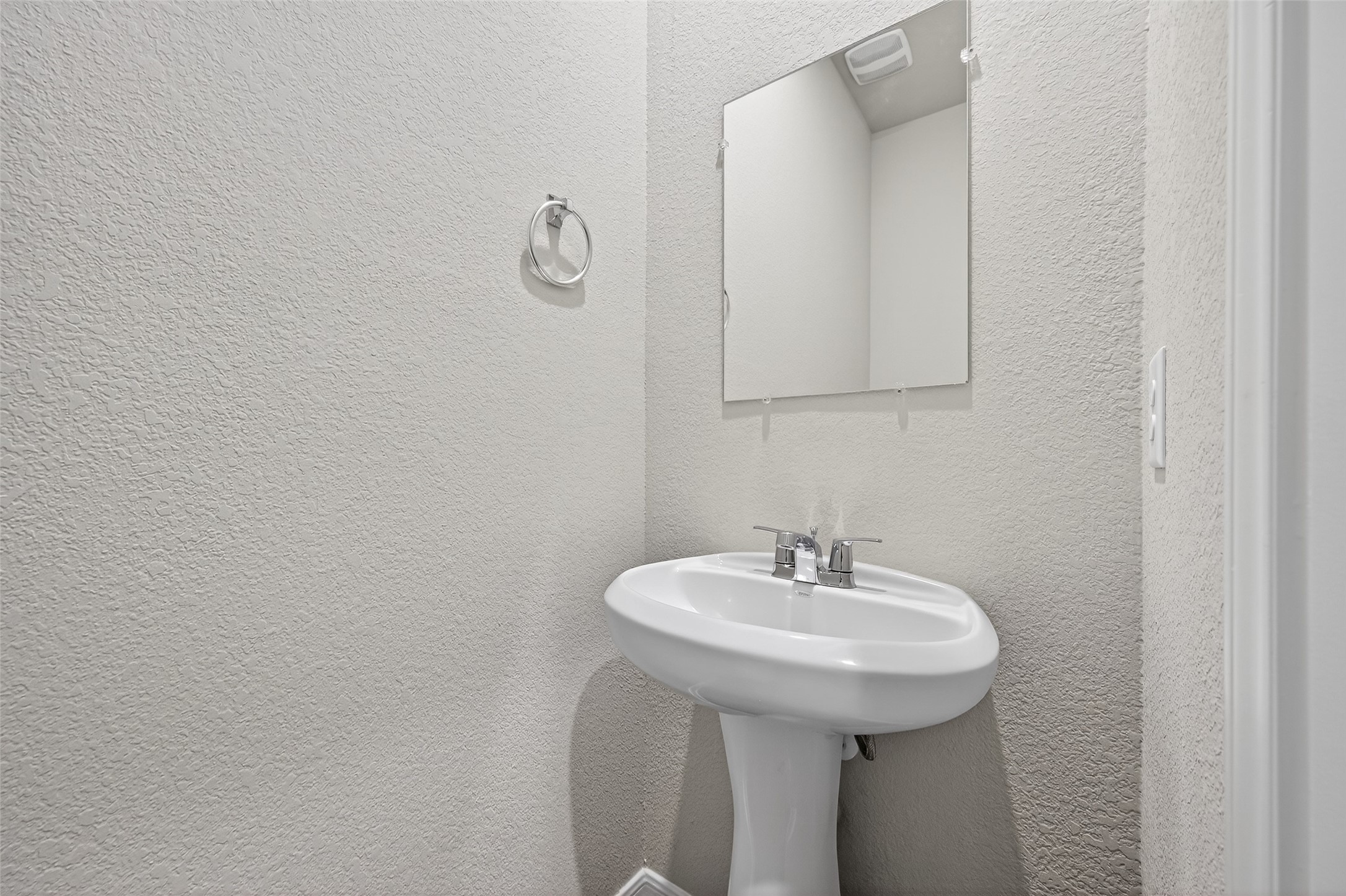 9259 Grace Rdg Drive Willis, TX 77318 - Photo 21 of 39 a sink with a mirror