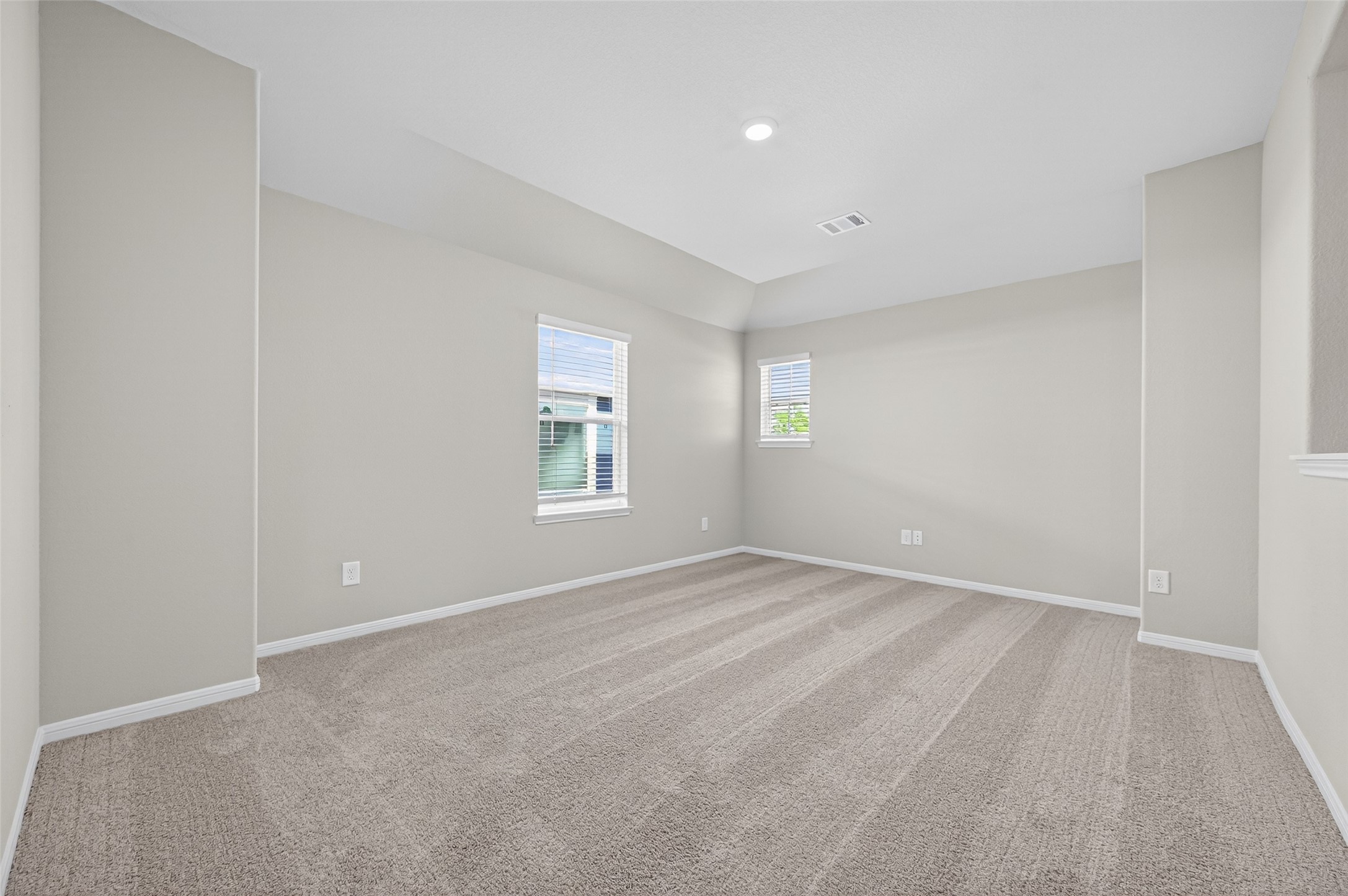 9259 Grace Rdg Drive Willis, TX 77318 - Photo 22 of 39 an empty room with windows and closet