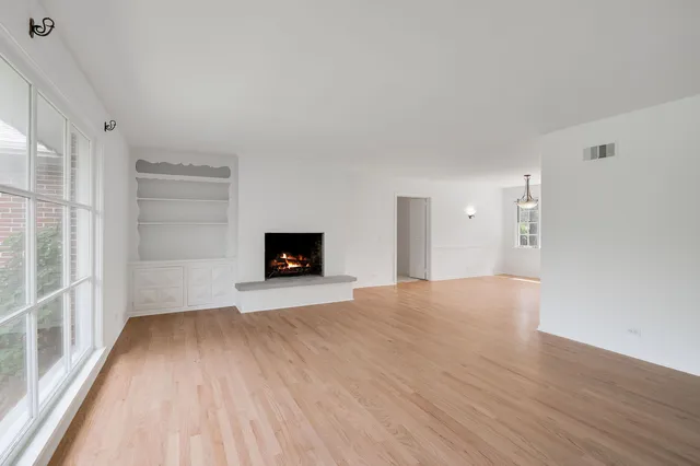 $675,000 | 985 West Deerpath Road, Lake Forest, IL 60045