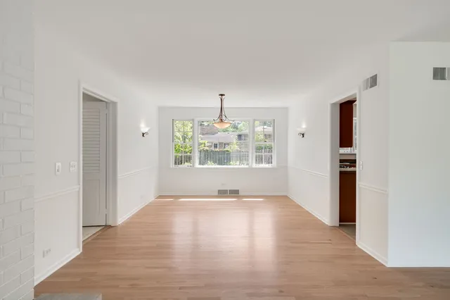 $675,000 | 985 West Deerpath Road, Lake Forest, IL 60045