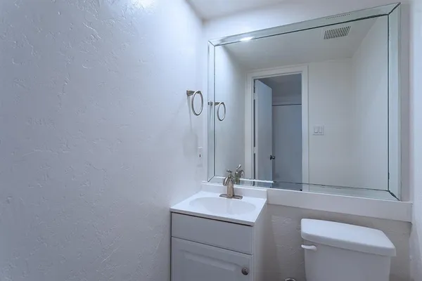 $2,100 | 7450 Holly Hill Drive, Unit 105, Dallas, TX 75231