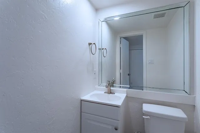 $2,100 | 7450 Holly Hill Drive, Unit 105, Dallas, TX 75231