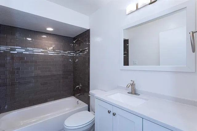 $2,100 | 7450 Holly Hill Drive, Unit 105, Dallas, TX 75231