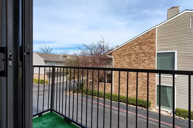 $2,100 | 7450 Holly Hill Drive, Unit 105, Dallas, TX 75231