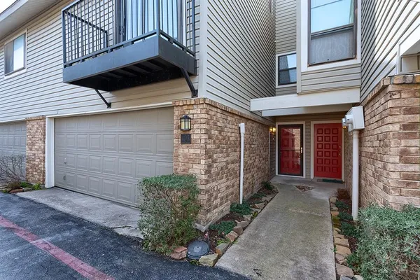 $2,100 | 7450 Holly Hill Drive, Unit 105, Dallas, TX 75231