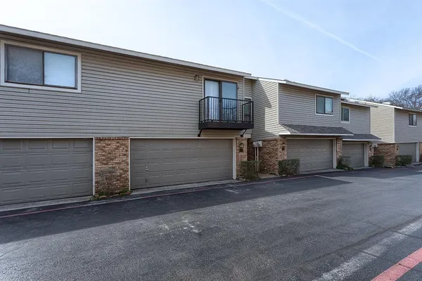 $2,100 | 7450 Holly Hill Drive, Unit 105, Dallas, TX 75231