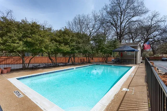 $2,100 | 7450 Holly Hill Drive, Unit 105, Dallas, TX 75231