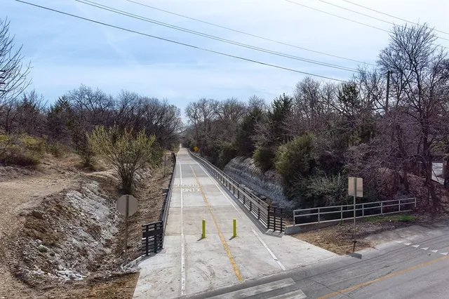 $2,100 | 7450 Holly Hill Drive, Unit 105, Dallas, TX 75231