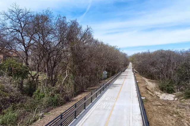 $2,100 | 7450 Holly Hill Drive, Unit 105, Dallas, TX 75231