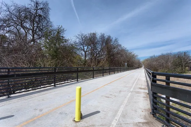 $2,100 | 7450 Holly Hill Drive, Unit 105, Dallas, TX 75231