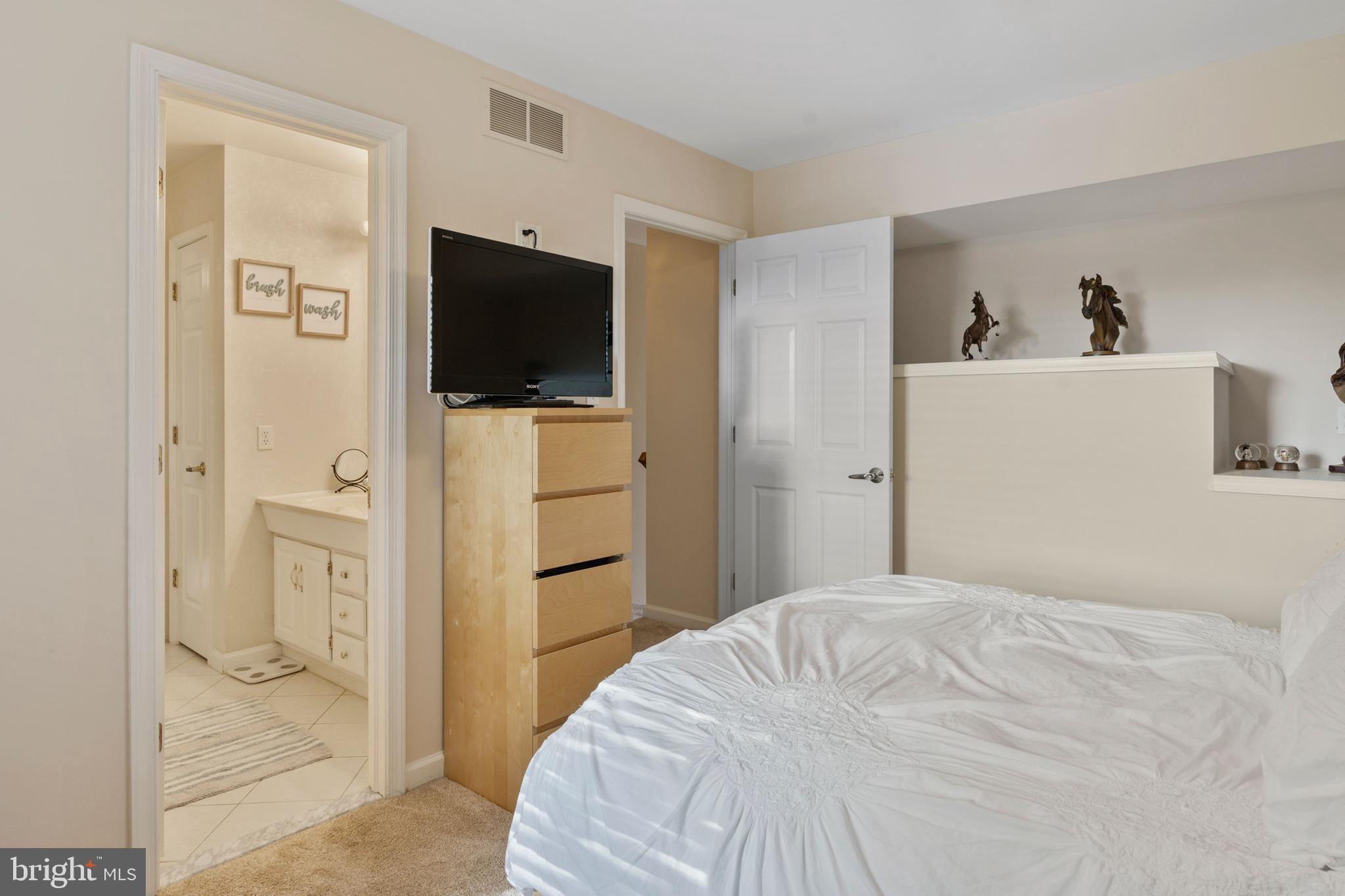 22 Sunset Road Blackwood, NJ 08012 - Photo 26 of 64 2nd bedroom toward Jack and Jill bathroom