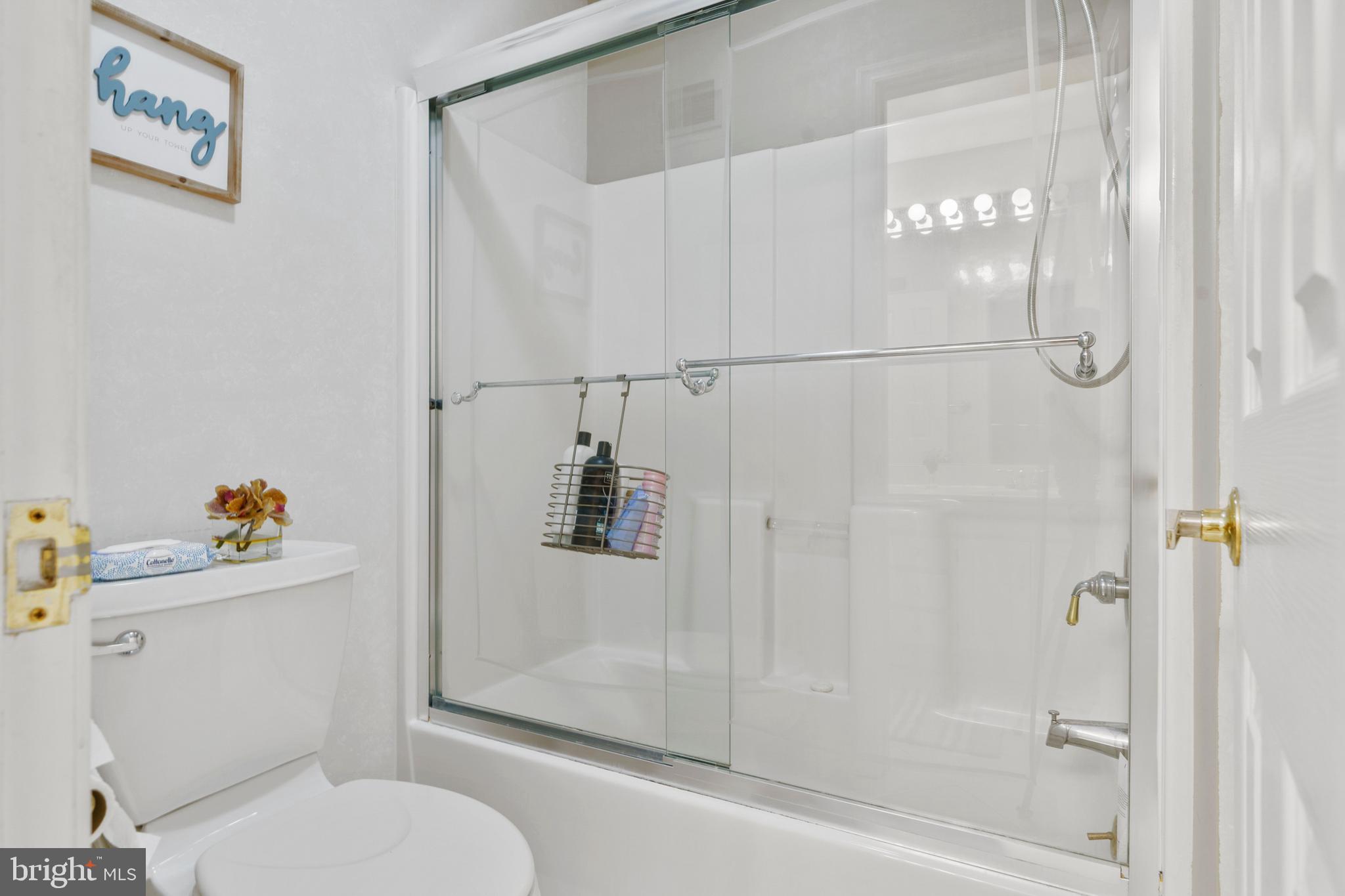 22 Sunset Road Blackwood, NJ 08012 - Photo 29 of 64 Jakc and Jill private bath and toilet