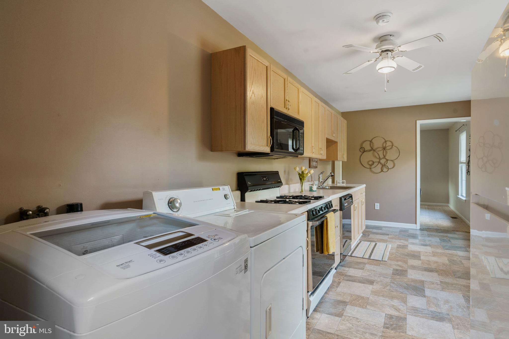 22 Sunset Road Blackwood, NJ 08012 - Photo 38 of 64 In-law suite entry laundry and kitchen