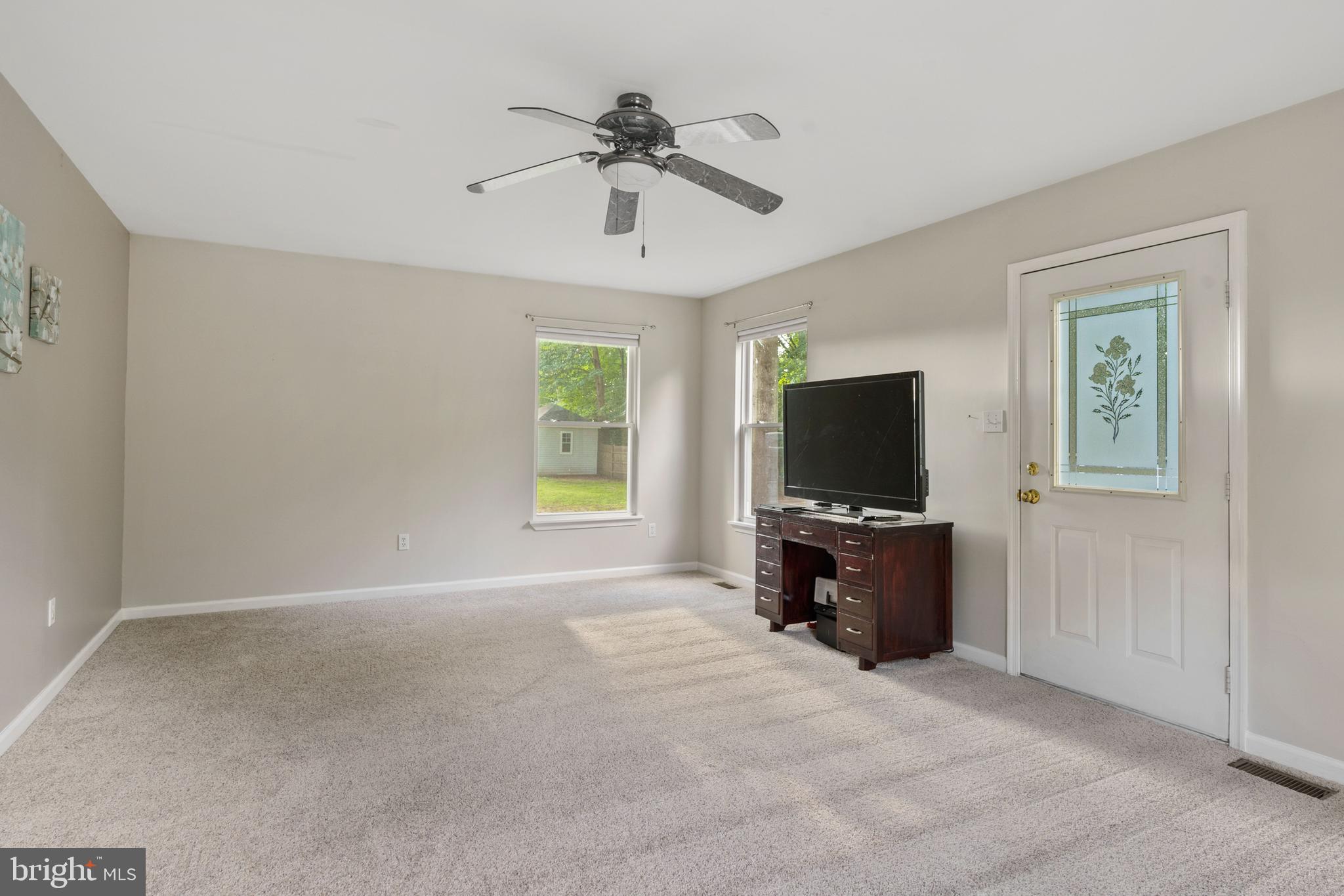 22 Sunset Road Blackwood, NJ 08012 - Photo 41 of 64 In-law suite living room