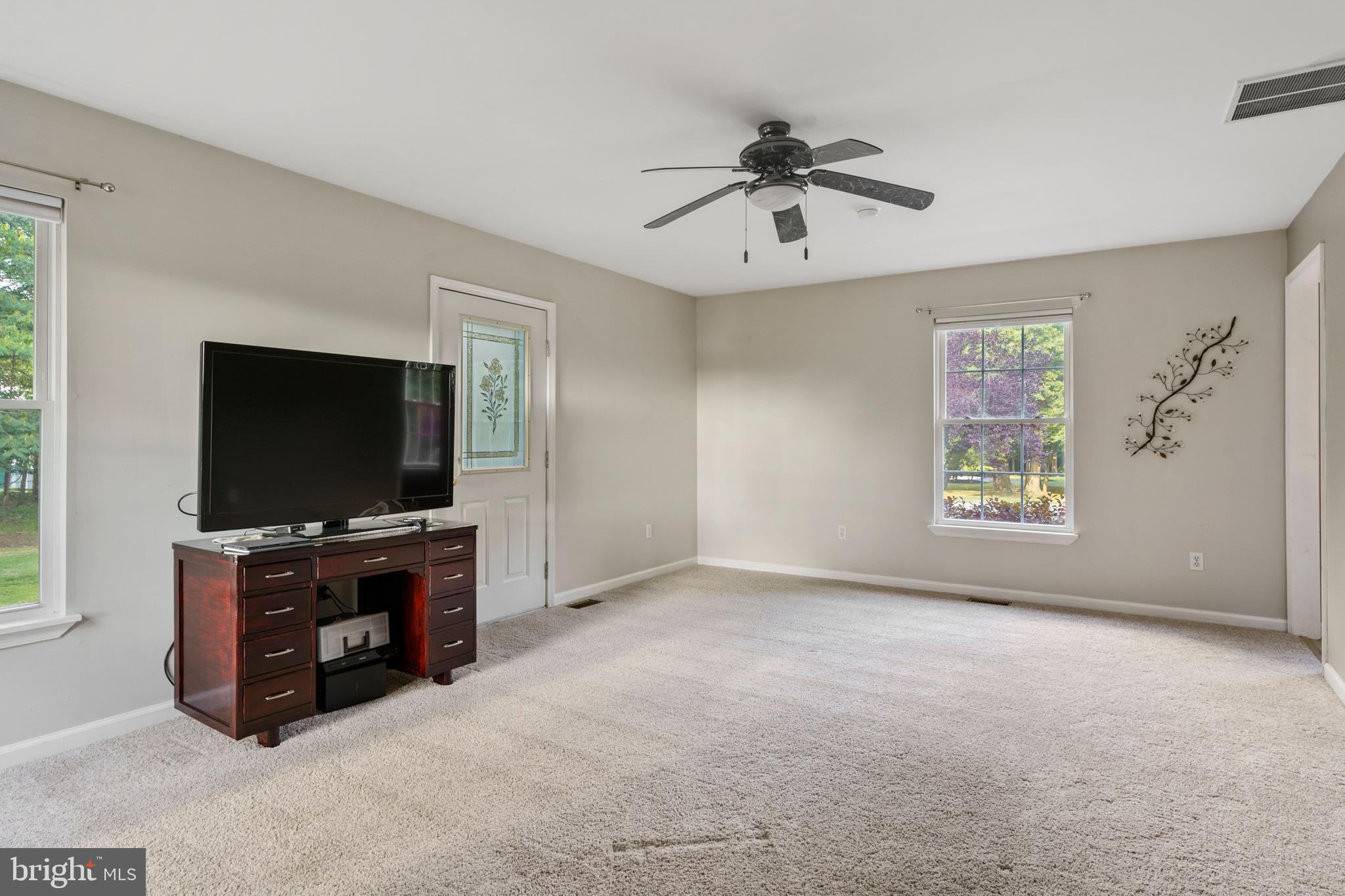 22 Sunset Road Blackwood, NJ 08012 - Photo 42 of 64 In-law suite living room