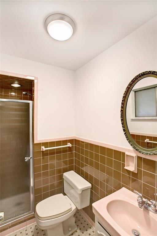 112 Washington Road Forest Hills, PA 15221 - Photo 16 of 24 Master Bathroom