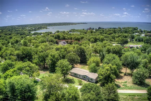 $284,500 | 3910 Highland Drive, Lone Oak, TX 75453