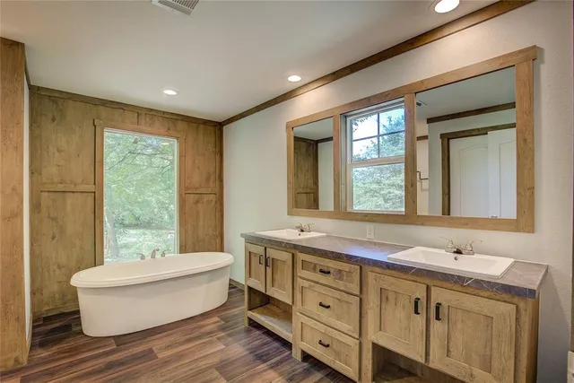 $284,500 | 3910 Highland Drive, Lone Oak, TX 75453