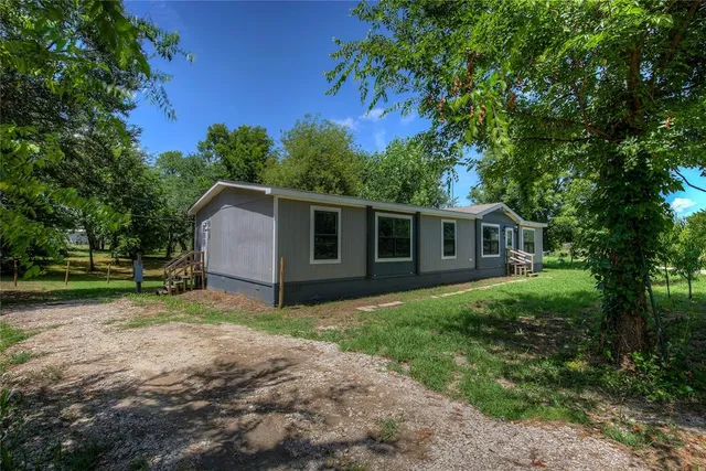 $284,500 | 3910 Highland Drive, Lone Oak, TX 75453