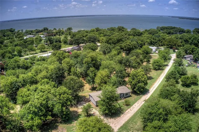 $284,500 | 3910 Highland Drive, Lone Oak, TX 75453