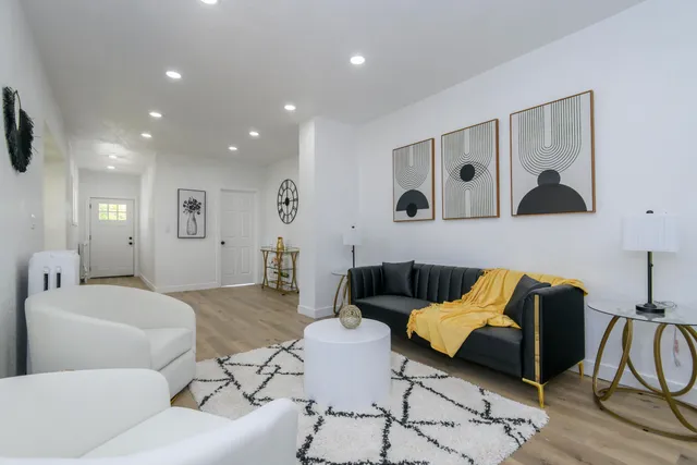 $379,900 | 1718 East Bradford Avenue, Unit 1720, Milwaukee, WI 53211