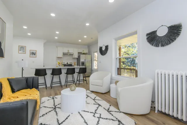 $379,900 | 1718 East Bradford Avenue, Unit 1720, Milwaukee, WI 53211