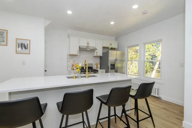 $379,900 | 1718 East Bradford Avenue, Unit 1720, Milwaukee, WI 53211