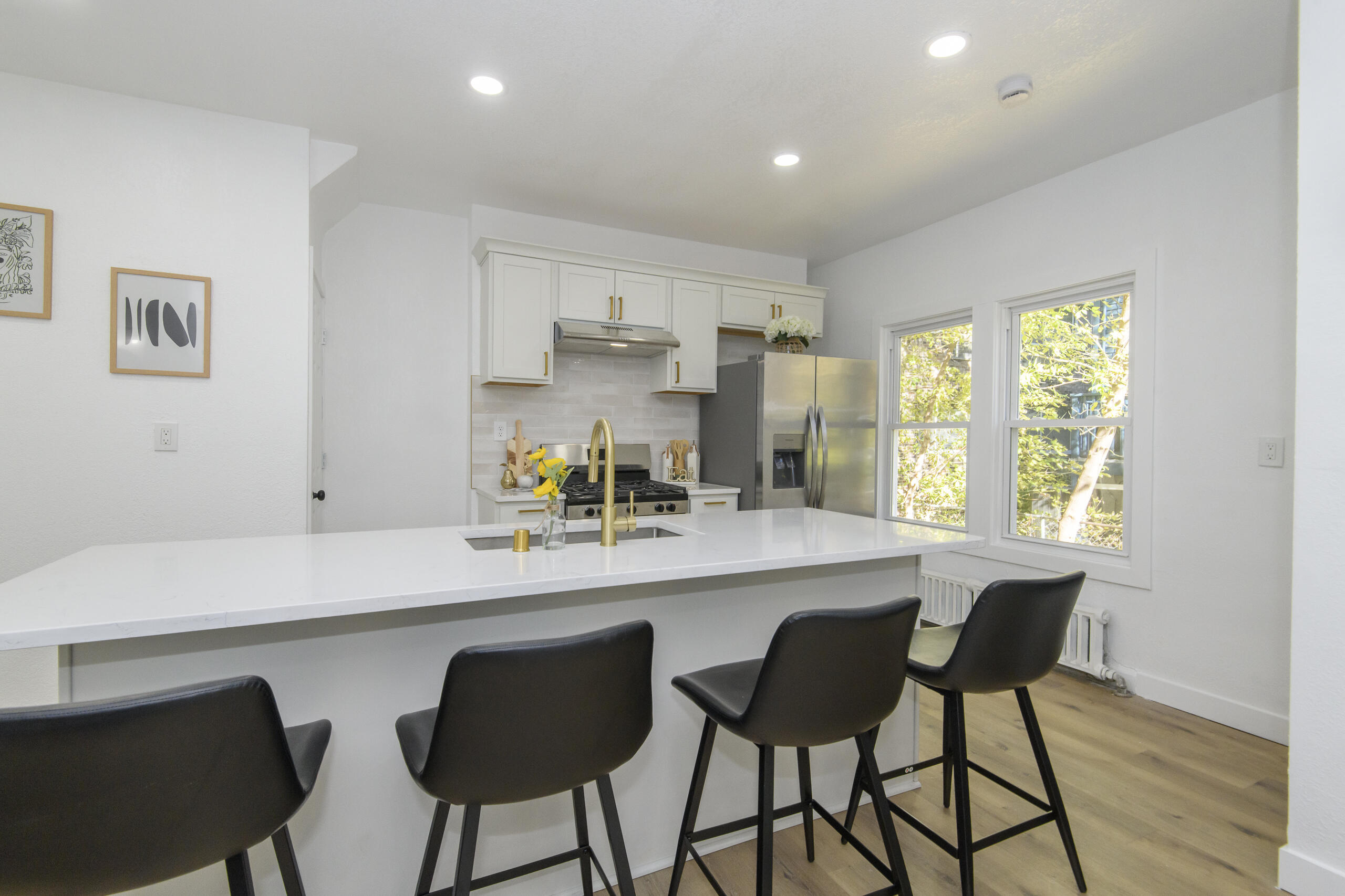 1718 East Bradford Avenue, Unit 1720 Milwaukee, WI 53211 - Photo 11 of 60 1718 E Bradford-15