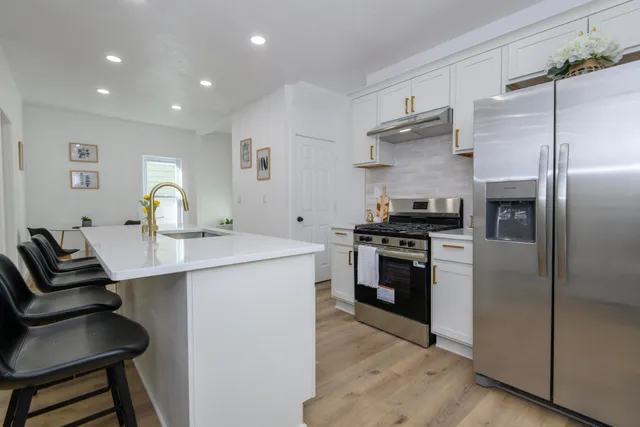 $379,900 | 1718 East Bradford Avenue, Unit 1720, Milwaukee, WI 53211