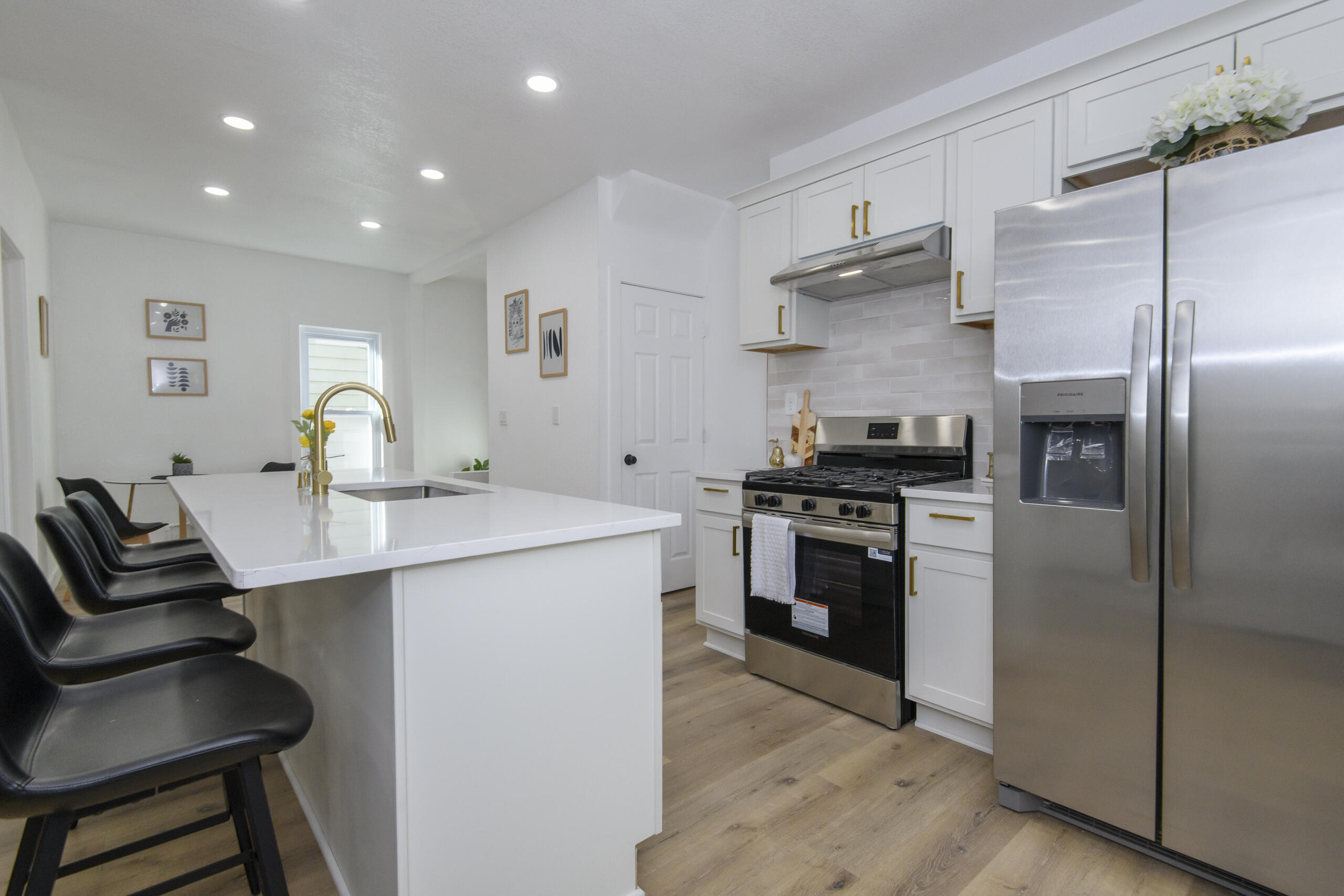 1718 East Bradford Avenue, Unit 1720 Milwaukee, WI 53211 - Photo 12 of 60 1718 E Bradford-16